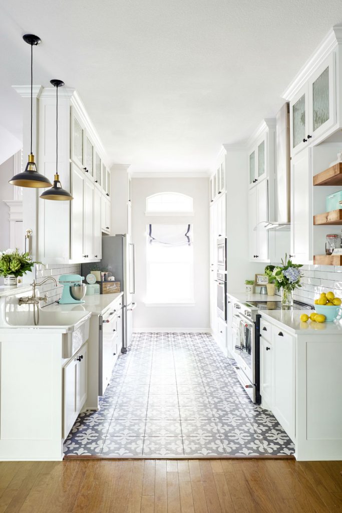 white kitchen patterned tile