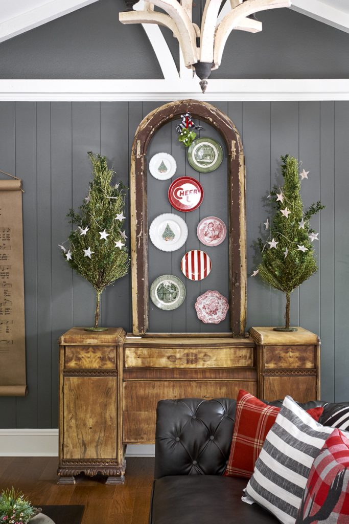 decorating with Christmas plates