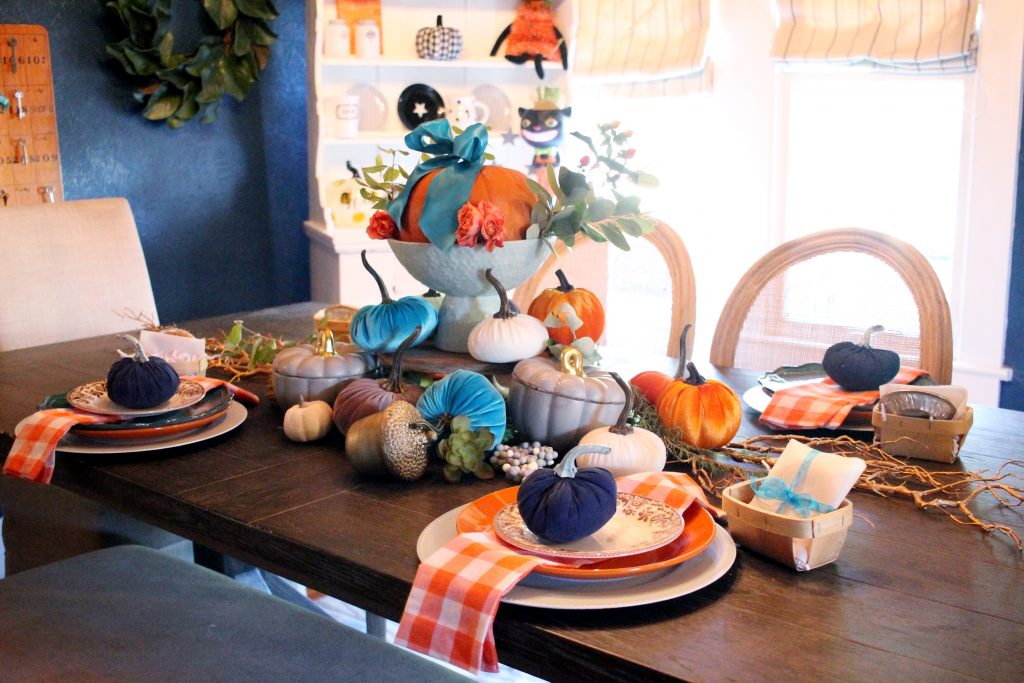 fall table setting pumpkins