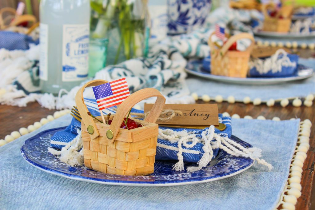 table setting july 4
