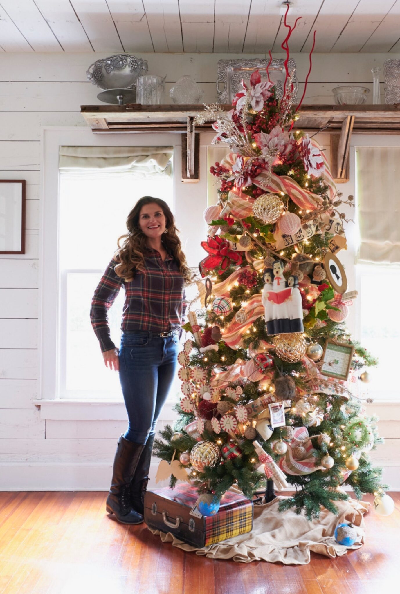 How do I fluff my Christmas tree to look more full?